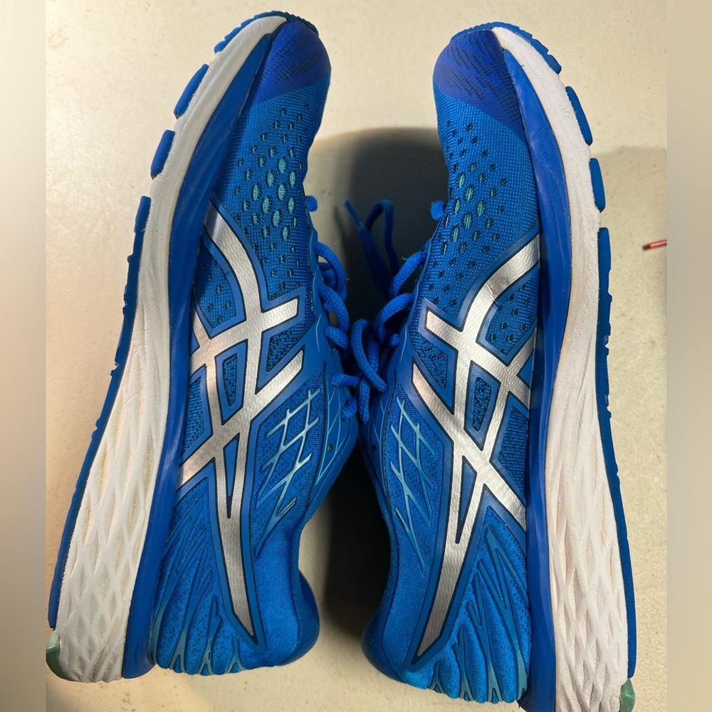 ASICS women’s size 8.5 gel cumulus shoes - Picture 5 of 9